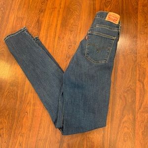 Levi women’s mid rise skinny jeans